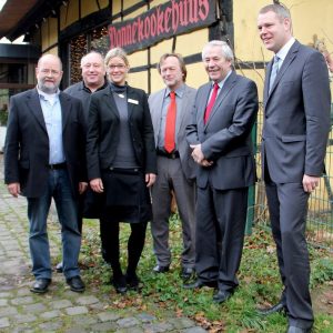 Übergabe des Bewilligungsbescheids über 600.000 Euro durch den NRW-Staatssekretär Prof. Klaus Schäfer