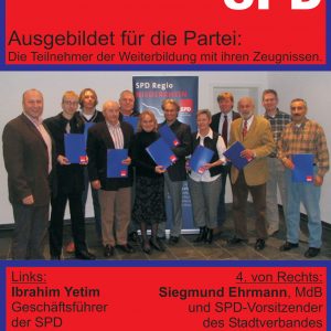 Ausgebildet für die Partei: Die Teilnehmer der Weiterbildung mit ihren Zeugnissen.